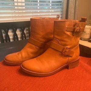 Tory Burch Boot!